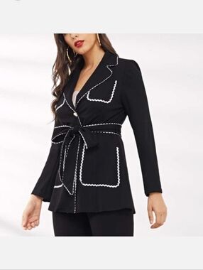 FREE W/ $5 PURCHASE SHEIN Elegant Black Blazer with White Accents And Belt